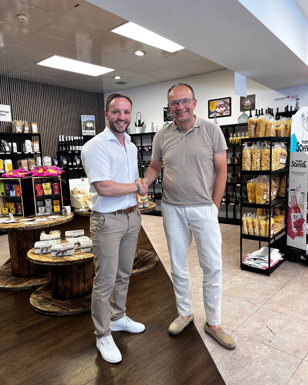 Stefan Aßmus bei Unternehmensbesuch im Einzelhandel in Mühlacker, Juli 2025